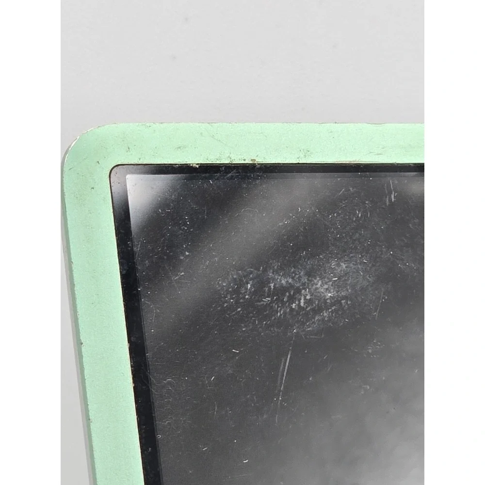 2 Apple iPod nano 8GB - 3rd Generation‎ - Green & Red A1236 For Parts! SEE PICS!